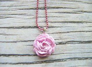 DIY tutorial Fimo klei hanger aan ballchain ketting.