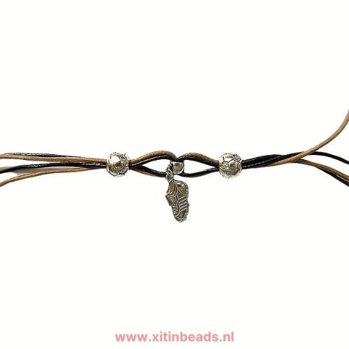 Leren voetbalarmband met kralen DIY tutorial bedeltje eraan hangen