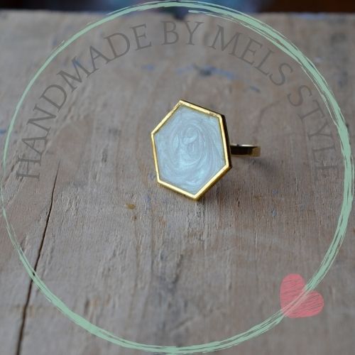 Ring gemaakt met gesloten ring, glue on en giethars uv resin epoxy met mica kleurpigmenten, gemaakt door mels style Ring van UV resin epoxy giethars met kleurpigment