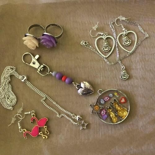 Diverse sieraden gemaakt door Brenda Fladderak Hangers sieraden sleutelhanger ketting