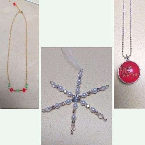 kettingen en kerstster gemaakt door Gina de Vuyst Kerstsieraden en decoraties